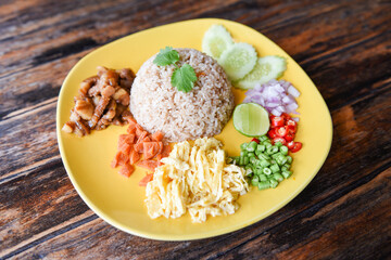 Rice Seasoned with Shrimp Paste Recipe - Rice Mixed with Shrimp paste Thai food