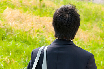 男子高校生の後姿