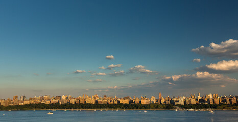 Fototapeta na wymiar A view of Manhattan from New Jersey