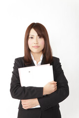 Fototapeta premium 書類を持つ新入社員