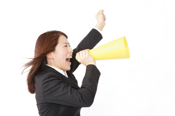 メガホンを持つ新入社員
