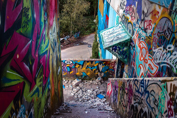 Treppenabgang mit Graffiti