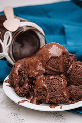 sorvete chocolate com calda