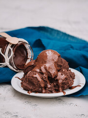sorvete chocolate com calda