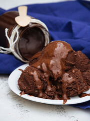 sorvete chocolate com calda