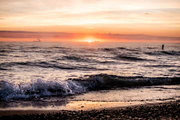 Fototapeta premium Lake Huron Sunrise with Fog
