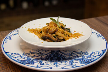 Grilled squid with mushrooms and bread loaf