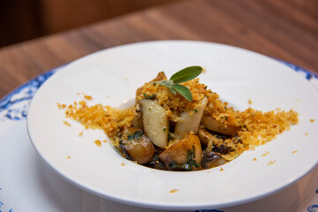 Grilled squid with mushrooms and bread loaf