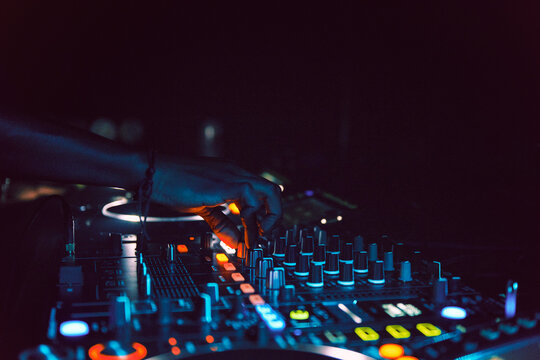 DJ