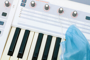electronic piano keyboard with mask