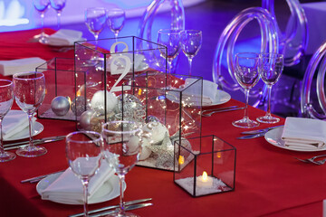 The table in the restaurant is decorated with Christmas decorations