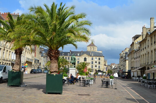 Fototapeta La Place Saint-Sauveur à Caen (Calvados - Normandie - France) Septembre 2020