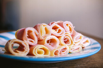 rollitos de jamón y queso