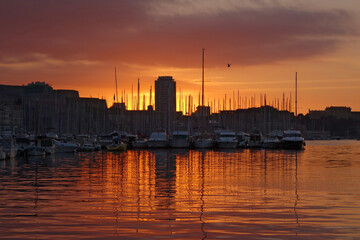 Fototapeta premium Marseille embankment with yachts and boats in the Old Port 