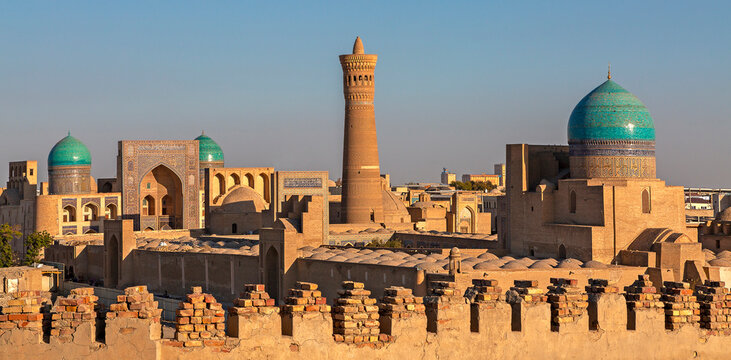 Poi Kalon mosque and minaret in Bukhara, Uzbekistan.