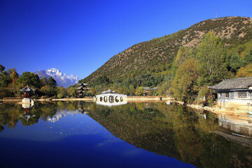 Fototapeta na wymiar Yunnan Lijiang Black Dragon Pool reflection