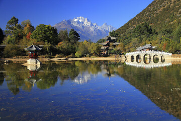 Fototapeta premium Yunnan Lijiang Black Dragon Pool reflection