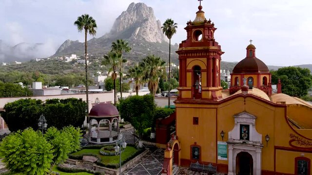 Flight over church in Pe&ntilde;a de Bernal, Quer&eacute;taro, M&eacute;xico