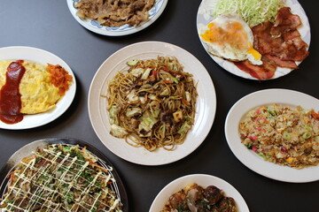 並んだ鉄板焼き料理