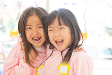 笑顔の幼稚園児