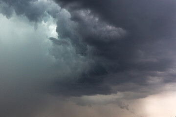 Fototapeta na wymiar nuage de pluie et d'orage