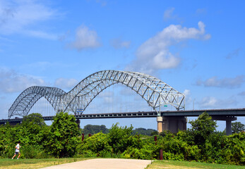 Fototapeta premium Jogging the River Bluff Walkway Memphis