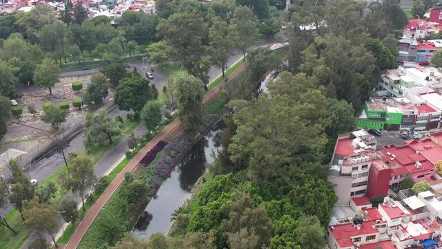 Vista a&eacute;rea para observar el proyecto de regeneraci&oacute;n del Canal Nacional a la altura de la colonia Paseos de Taxque&ntilde;a en la Ciudad de M&eacute;xico