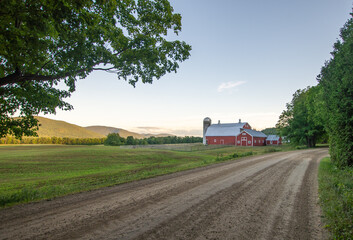 Vermont barn along a country road © Cody