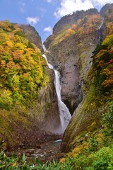 盛秋の称名滝　立山連峰