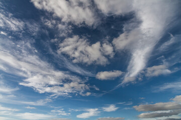 Fototapeta na wymiar A big blue sky with a variety of clouds. 