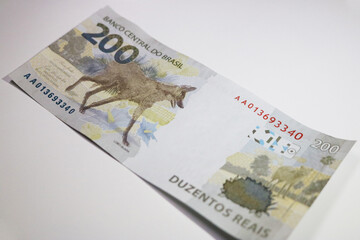 Maned wolf on 200 reais note.