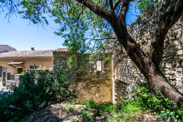 Le Barroux, village perché du Luberon en France.	