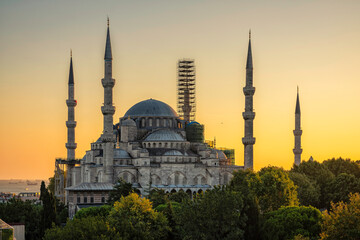 Fototapeta na wymiar The Blue Mosque (Sultanahmet Camii) with sunset sky, Istanbul, Turkey