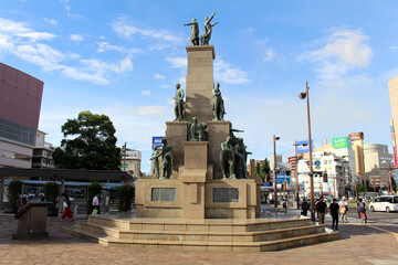 Obraz premium Detail of statues around AMU Plaza of Kagoshima in summer time.