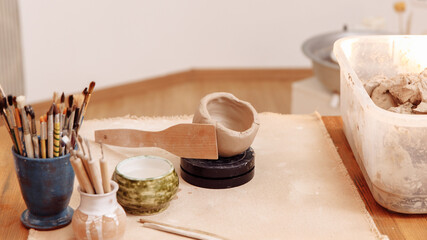 DIY create a Cup of clay by hand modeling. Step 5. Align the outer surface of the Cup. Use a special spatula High quality photo