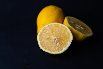 lemon in water