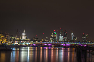 Fototapeta premium A mesmerizing shot of St. Paul's Cathedral and Millenium Bridge in London