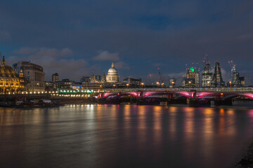 Fototapeta na wymiar A mesmerizing shot of St. Paul's Cathedral and Millenium Bridge in London