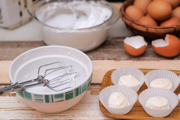 The making of mini pavlovas