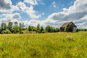 Einsame Hütte im Schwarzwald in ländlicher Umgebung, Baden-Württemberg, Deutschland