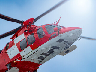 Close-up of an alpine rescue helicopter © Nikokvfrmoto