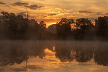 Obraz premium sunrise over the lake, Gułdowy, Cieszyn