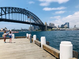Aussie girls and Sydney Bay