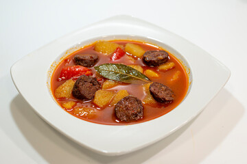 PATATAS A LA RIOJANA RECETA CLÁSICA ESPAÑOLA