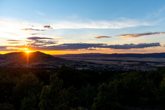 PUESTA DE SOL MONTA&Ntilde;A DESDE LOS TORILES PE&Ntilde;A NEGRA PIEDRAH&Iacute;TA &Aacute;VILA