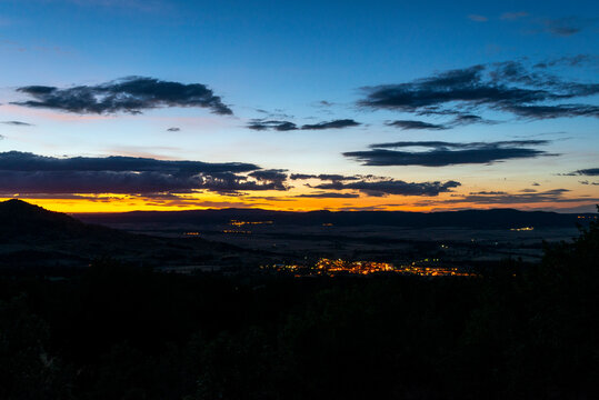 PUESTA DE SOL MONTA&Ntilde;A DESDE LOS TORILES PE&Ntilde;A NEGRA PIEDRAH&Iacute;TA &Aacute;VILA