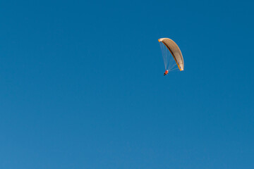 PARAPENTE AL ATARDECER PIEDRAHÍTA AVILA