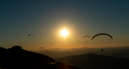 PARAPENTE PIEDRAHITA AVILA ATARDECER