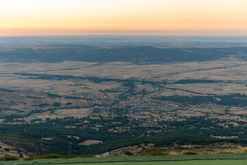 Fototapeta premium PIEDRAHITA AVILA DESDE PEÑANEGRA 2021 PARAPENTE