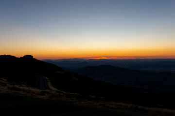 PUESTA DE SOL DESDE GREDOS CON SOL ROJO